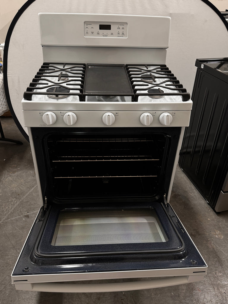 GE JGBS66DEKWW 30 Inch Free-Standing Gas Range with 5 Sealed Burners, 5.0 cu. ft. Oven Capacity, Broiler Drawer, Continuous Grates, Delay Bake, Steam Clean, Simmer Burner, Power Boil Burner, Central Oval Burner, and Integrated Non-Stick Griddle: White
