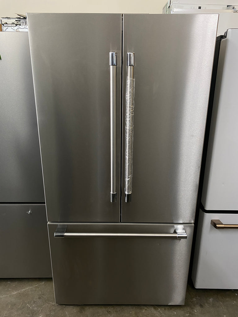 Thermador Professional Series T36FT820NS 36 Inch Freestanding French Door Smart Refrigerator with 20.8 cu. ft. Total Capacity, Internal Water Dispenser, and Diamond Ice Maker: Professional Handle