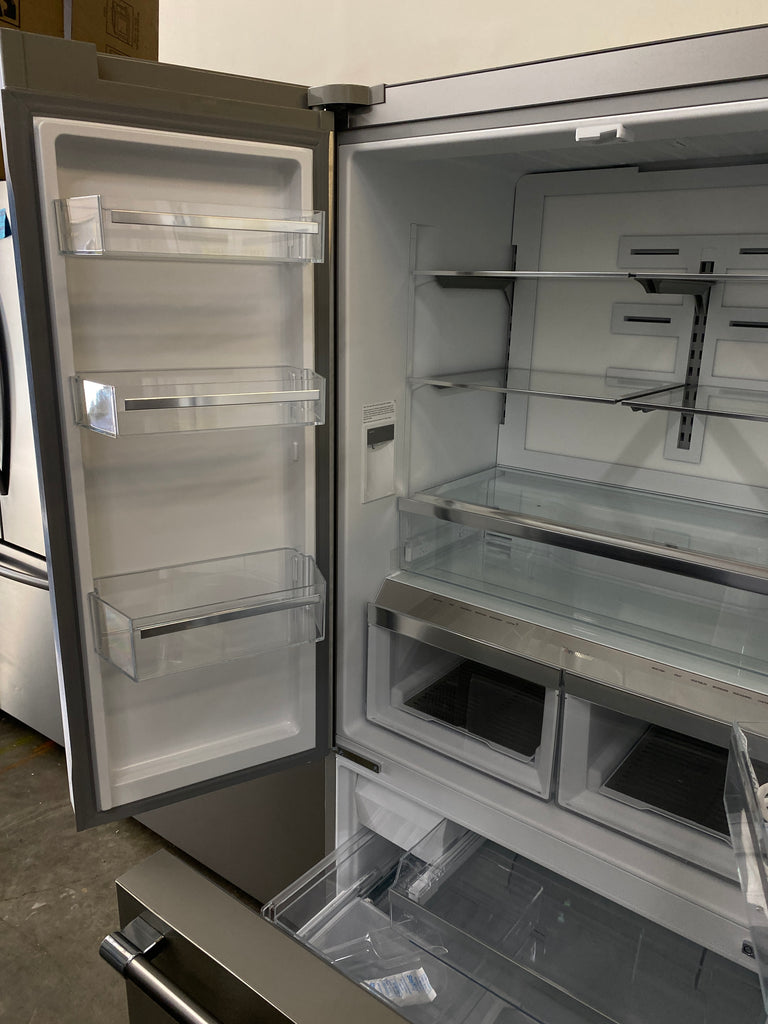 Thermador Professional Series T36FT820NS 36 Inch Freestanding French Door Smart Refrigerator with 20.8 cu. ft. Total Capacity, Internal Water Dispenser, and Diamond Ice Maker: Professional Handle