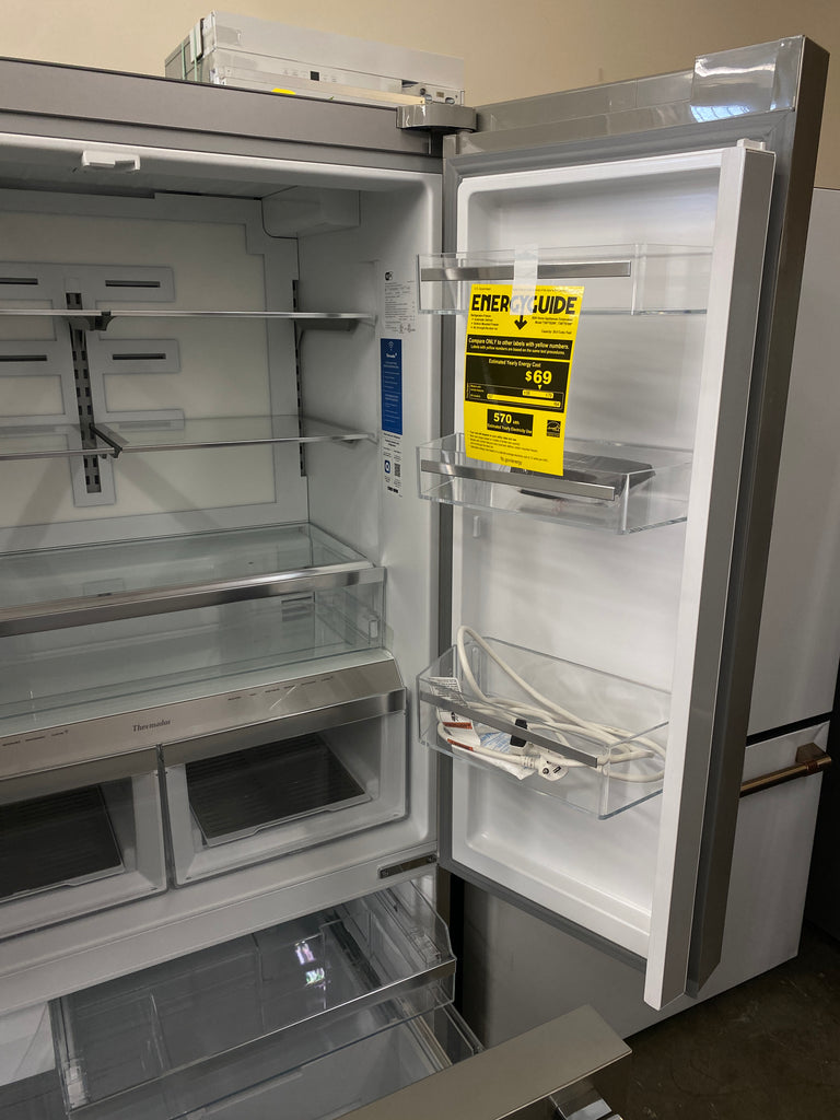 Thermador Professional Series T36FT820NS 36 Inch Freestanding French Door Smart Refrigerator with 20.8 cu. ft. Total Capacity, Internal Water Dispenser, and Diamond Ice Maker: Professional Handle