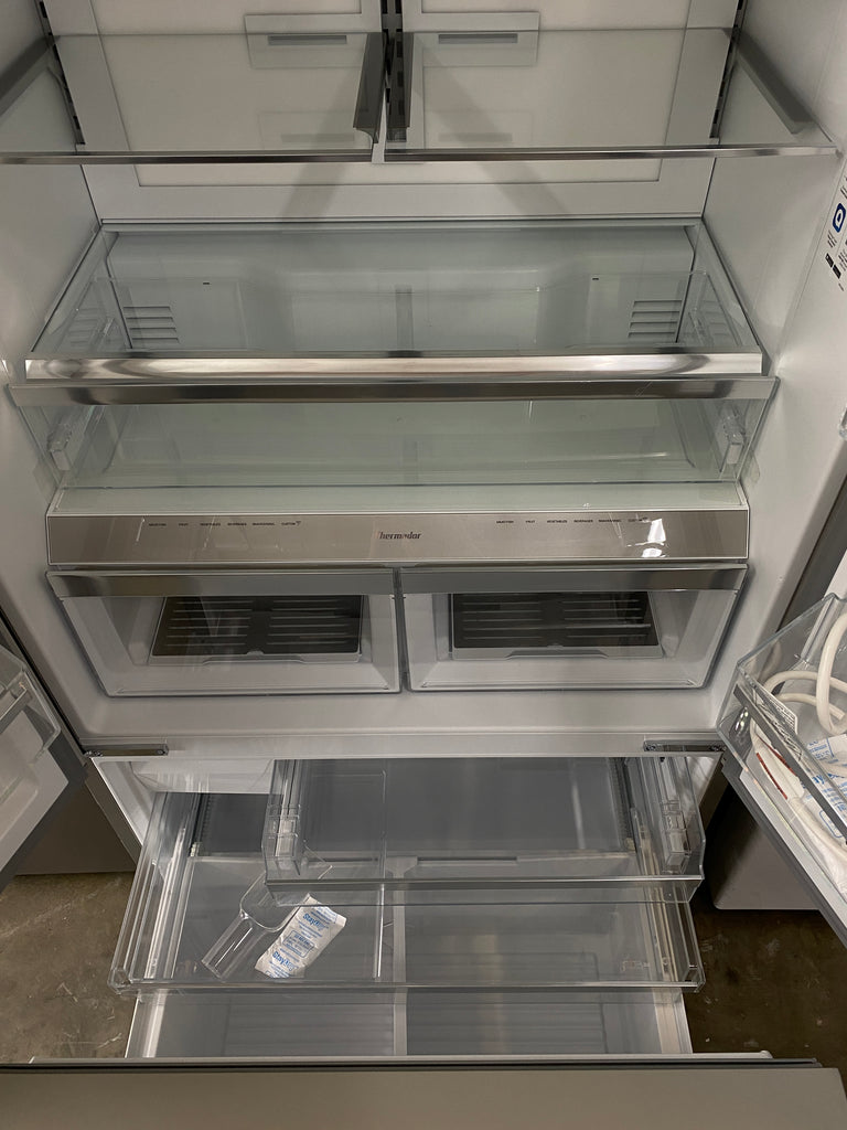Thermador Professional Series T36FT820NS 36 Inch Freestanding French Door Smart Refrigerator with 20.8 cu. ft. Total Capacity, Internal Water Dispenser, and Diamond Ice Maker: Professional Handle