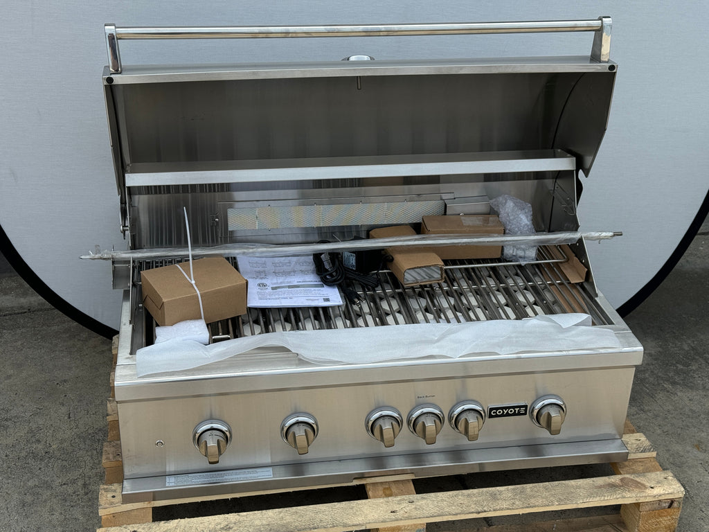 Coyote S-Series C2SL42NG 42 Inch Built-In Grill with 3 Infinity Burners™, RapidSear™ Infrared Burner, 875 sq. in. Cooking Surface, Interior Grill Lighting, LED Illuminated Knobs, Integrated Wind Guard, Rotisserie and Smoker Box: Stainless Steel