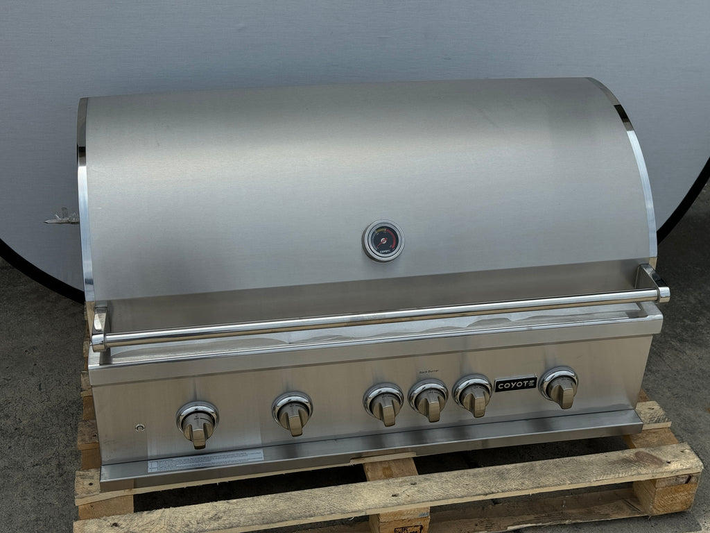 Coyote S-Series C2SL42NG 42 Inch Built-In Grill with 3 Infinity Burners™, RapidSear™ Infrared Burner, 875 sq. in. Cooking Surface, Interior Grill Lighting, LED Illuminated Knobs, Integrated Wind Guard, Rotisserie and Smoker Box: Stainless Steel
