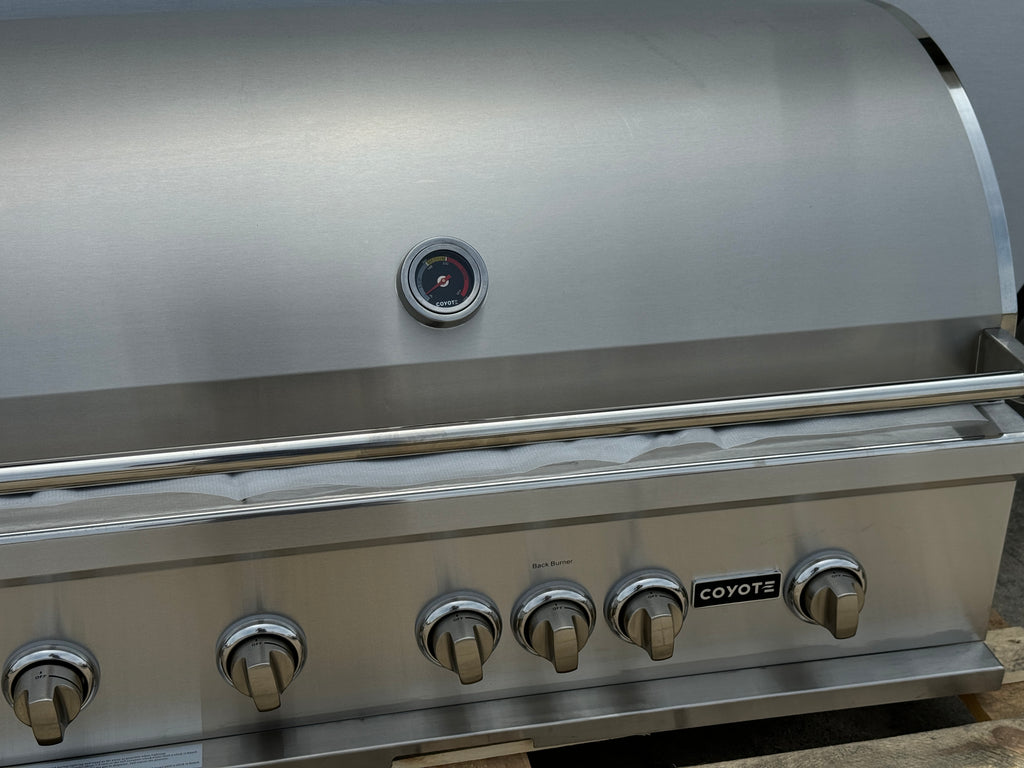 Coyote S-Series C2SL42NG 42 Inch Built-In Grill with 3 Infinity Burners™, RapidSear™ Infrared Burner, 875 sq. in. Cooking Surface, Interior Grill Lighting, LED Illuminated Knobs, Integrated Wind Guard, Rotisserie and Smoker Box: Stainless Steel