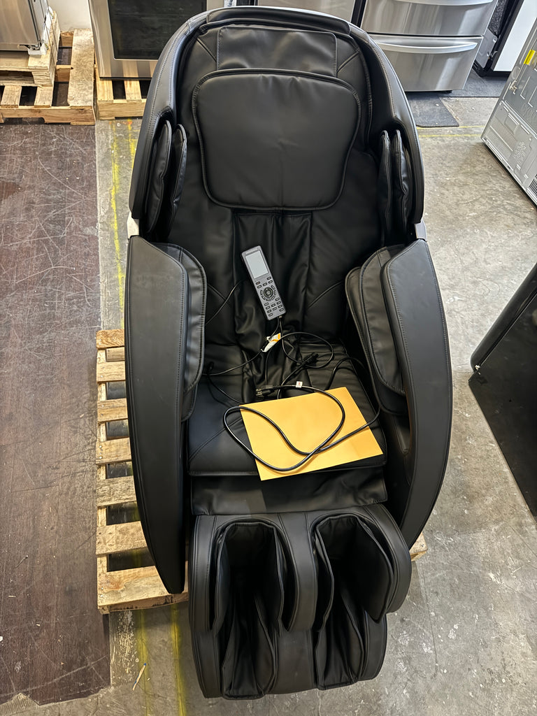 Insignia™ NS-MGC300BK1 - 2D Zero Gravity Full Body Massage Chair - Black with silver trim Model