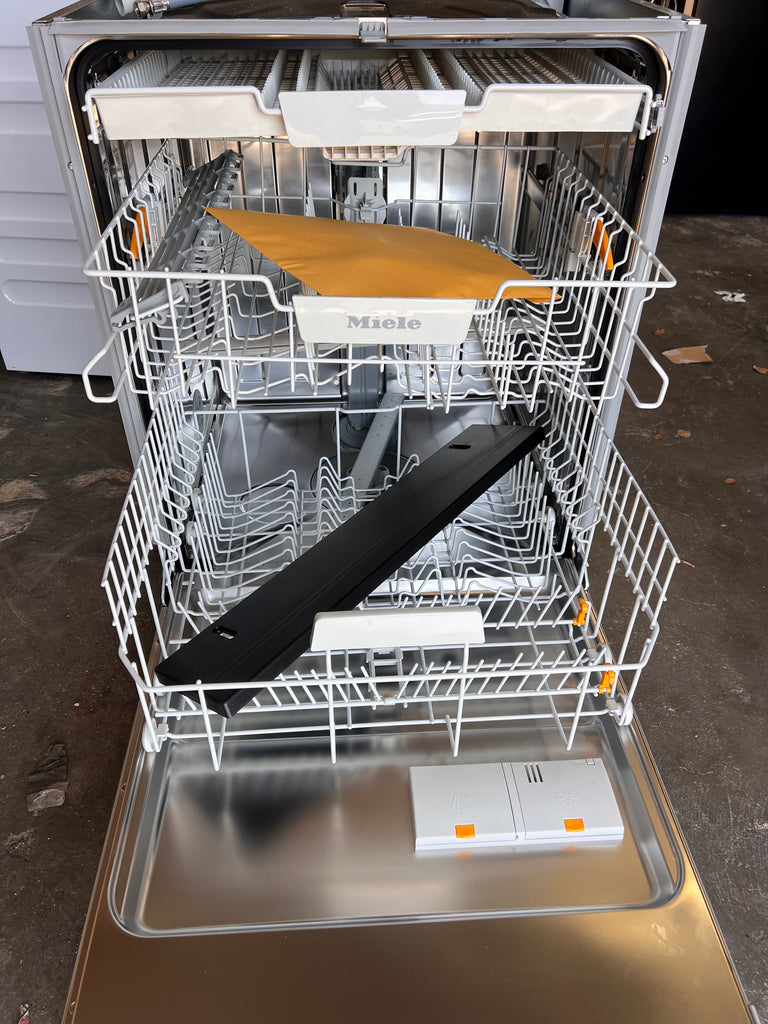 Miele  G 5008 SCU 24 Inch Built-In Full Console Dishwasher with 16 Place Settings, 44 dBA, 5 Wash Cycles, 3 Wash Options, 3rd Rack, ComfortClose Door, Delay Start, Recessed Handle and Energy Star Certified: Stainless Steel