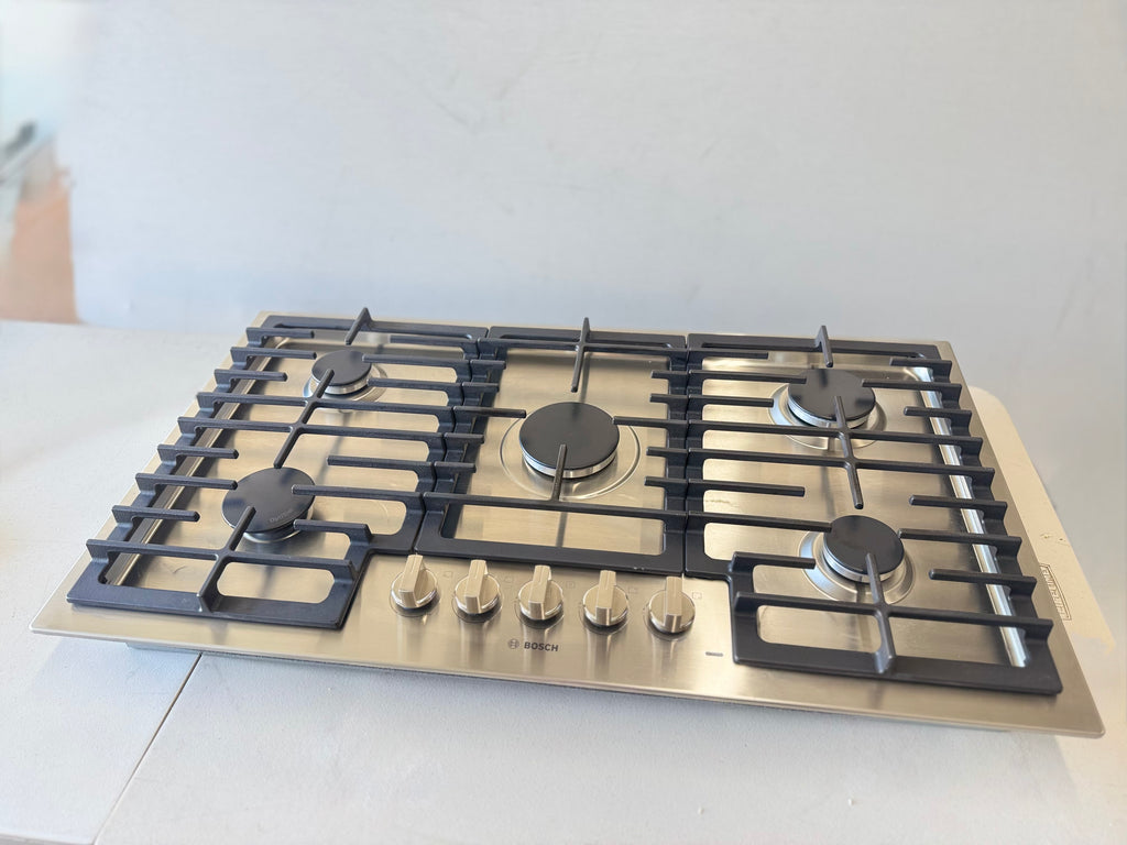 Bosch 500 Series  NGM5659UC 36 Inch Gas Cooktop with 5 Sealed Burners, Continuous Cast Iron Grates, OptiSim® Burner, Distinctive Red LED Light, One-Piece Stainless Steel Design, and ADA Compliant: Stainless Steel