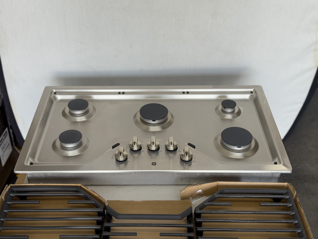 GE  JGP5036SLSS 36 Built-In Gas Cooktop with 5 Sealed Burners, Dishwasher Safe Continuous Grates, Max Burner System, Power Boil Burner, Griddle, Simmer Burner, and ADA Compliant: Stainless Steel