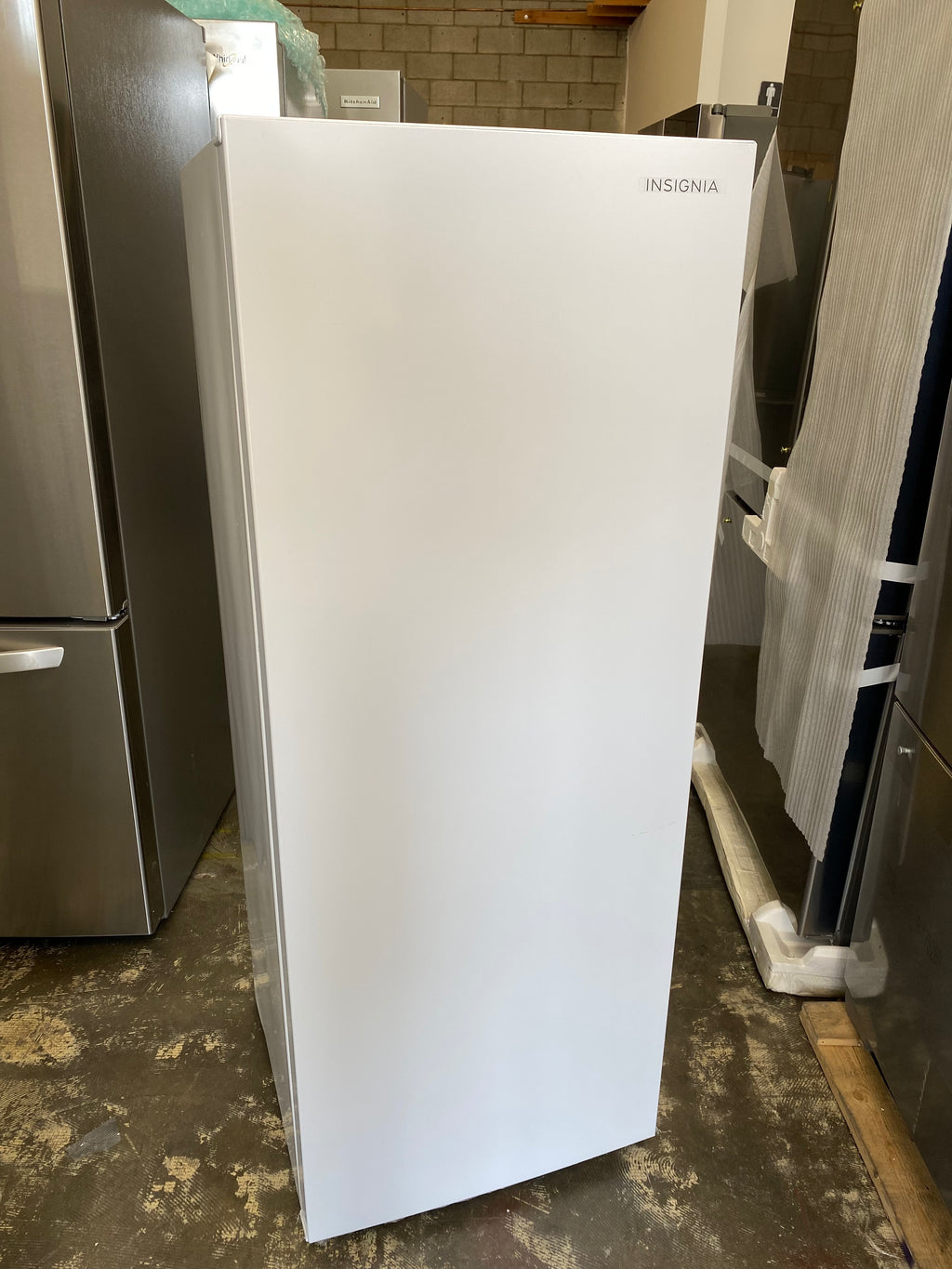 7 cu. ft. Insignia Garage Ready Upright Freezer (White)