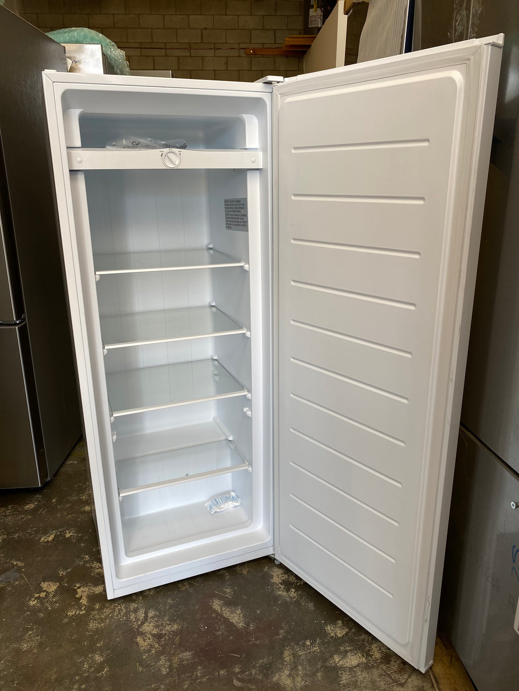 Insignia - 7 Cu. ft. Upright Freezer - White