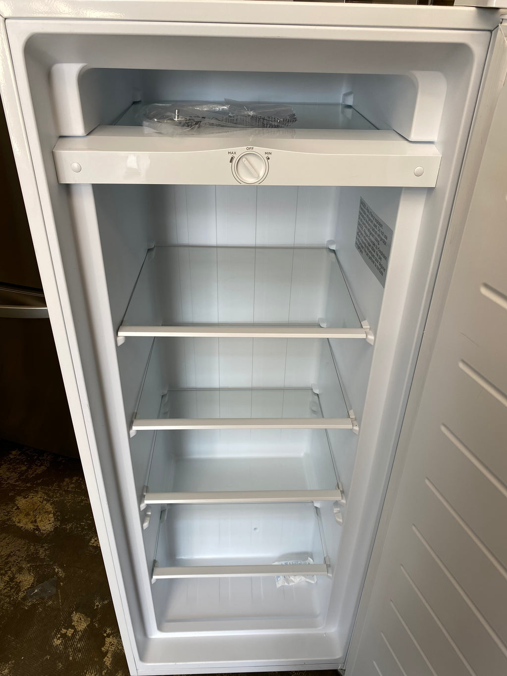 Insignia NS-UZ7WH0 7 Cu. Ft. Garage Ready Upright Freezer: White –  Appliance Store Discount