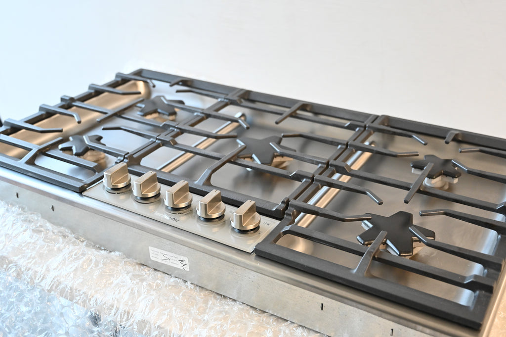 Thermador Masterpiece Series SGSXP365TS 36 Inch Gas Cooktop with 5 Sealed Burners, Continuous Grates, Patented Star® Burner, QuickClean Base®, ExtraLow®, Illuminated Knobs, and Star-K: Stainless Steel