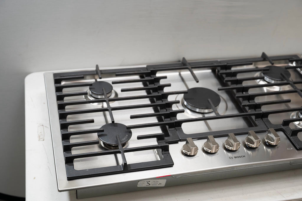 Bosch 500 Series  NGM5659UC 36 Inch Gas Cooktop with 5 Sealed Burners, Continuous Cast Iron Grates, OptiSim® Burner, Distinctive Red LED Light, One-Piece Stainless Steel Design, and ADA Compliant: Stainless Steel