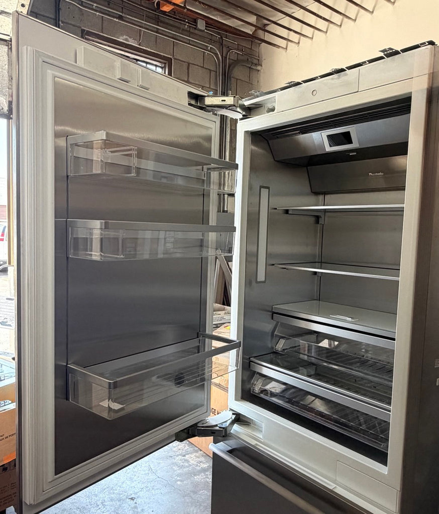 Thermador Freedom® Collection T30IB905SP 30 Inch Panel Ready Built-In Bottom Mount Smart Refrigerator with 16 cu. ft. Total Capacity, Diamond Ice Maker, Freedom® Water Filter, and SoftClose® Drawers