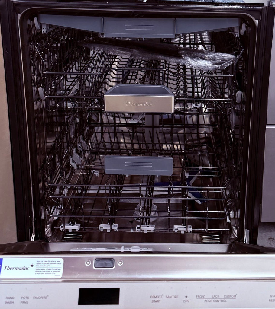 Thermador Sapphire Series DWHD660EFP 24 Inch Fully Integrated Smart Dishwasher with 16 Place Setting Capacity, 9 Wash Cycles, and ZoneControl™ Spray Arm: Stainless Steel - Professional Handle